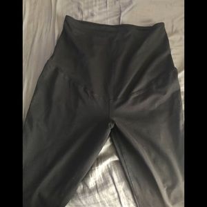Maternity essentials **black belly panel leggings*